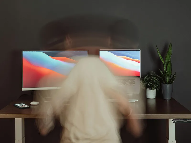 Someone working at the computer | Kelly Agency Images