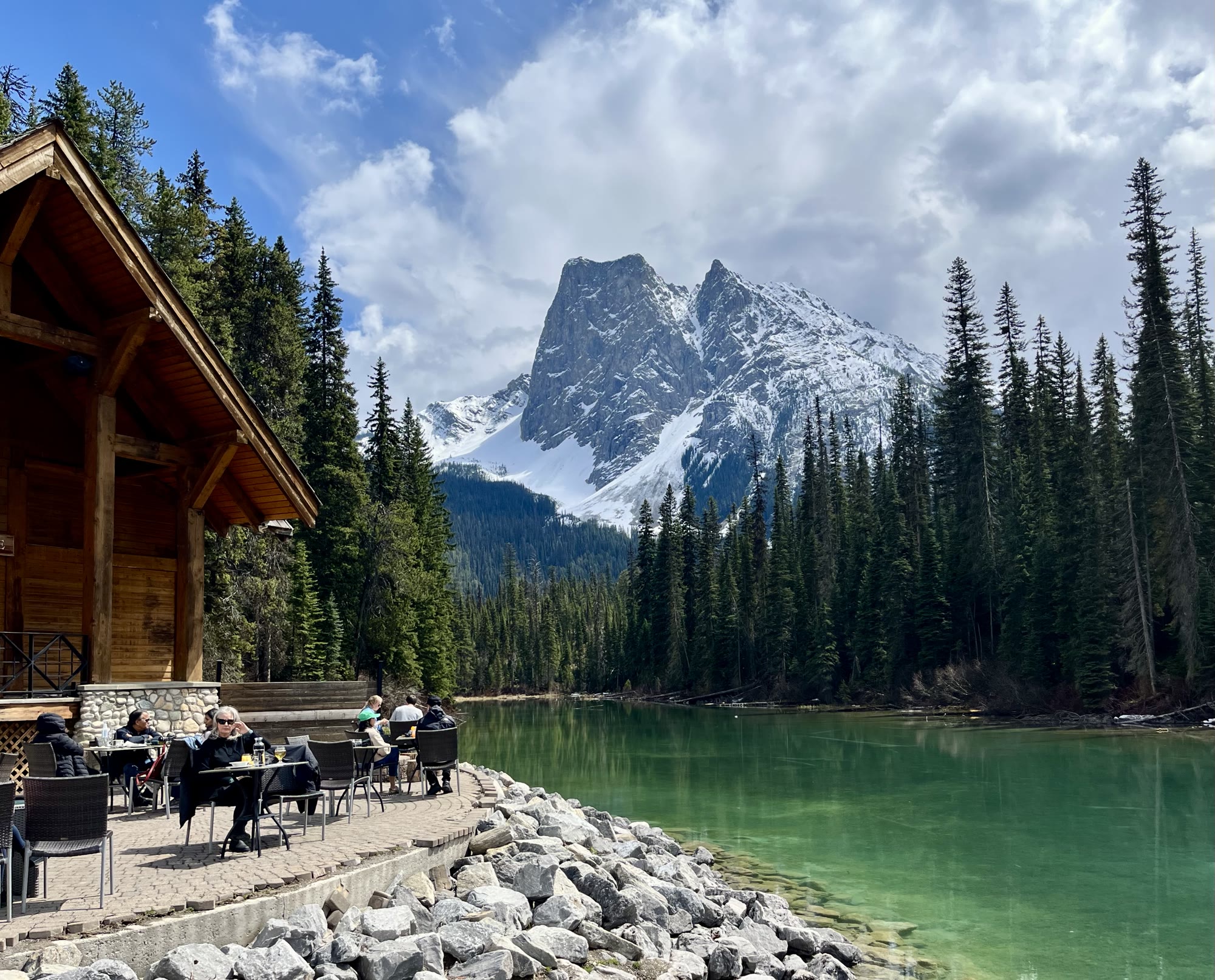 Emerald Lake and mountain scenery in Yoho National Park