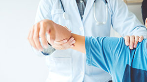 Patient reviewing shoulder surgery options with a shoulder specialist