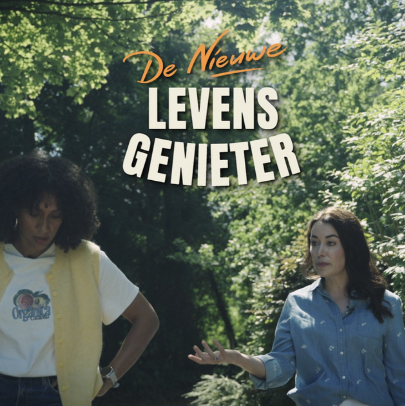 Two women having a conversation outdoors surrounded by green trees with text above reading 'De Nieuwe Levensgenieter.'