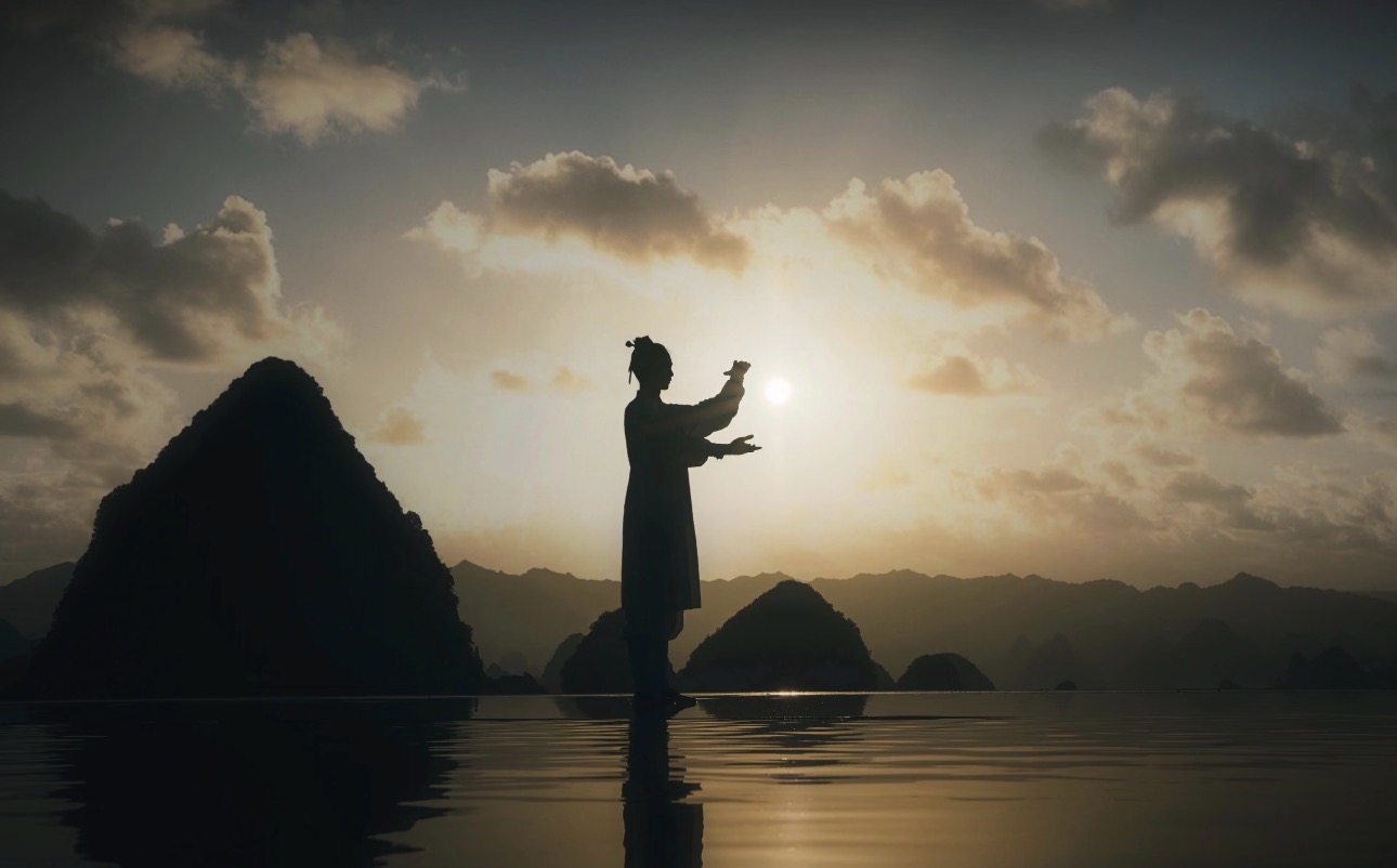 We offer not only this journey, but also fully customized experiences ranging from a single day to several months or even years, tailored to your interests and goals.