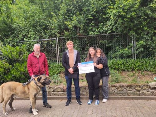 Übergabe des Tombola-Erlöses an das Tierheim Bertha-Bruch