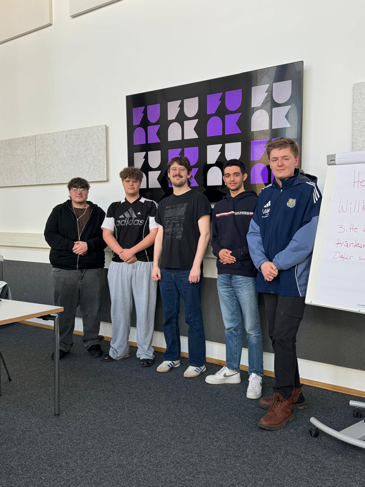 Die Schüler des MuK-Kurses in Klasse 10 besuchen den Saarländischen Rundfunk SR 