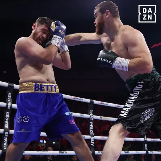 In front of a roaring Sheffield crowd, Arslanbek Makhmudov dethrones Dave Allen with a unanimous decision to claim the WBA Inter-Continental belt.