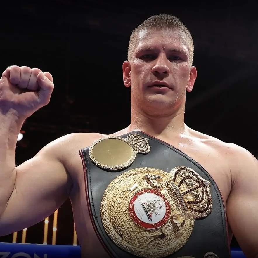 Artem Suslenkov vs Artur Mann ended in a round three TKO in Serpukhov as the unbeaten heavyweight secured a clear victory.