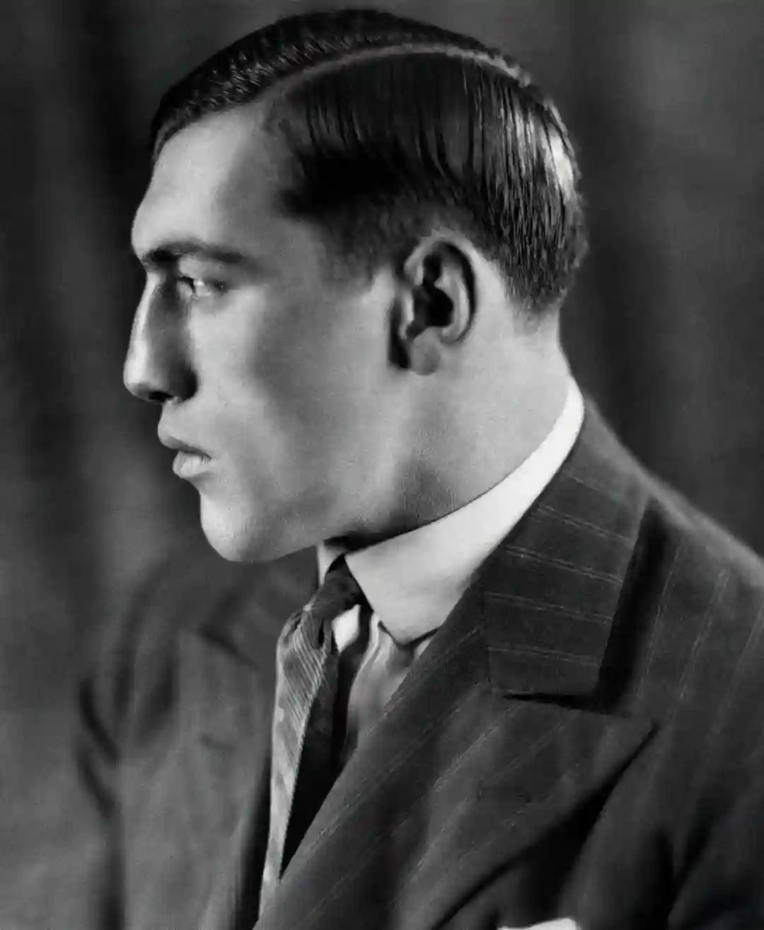 Primo Carnera in profile wearing a suit and tie