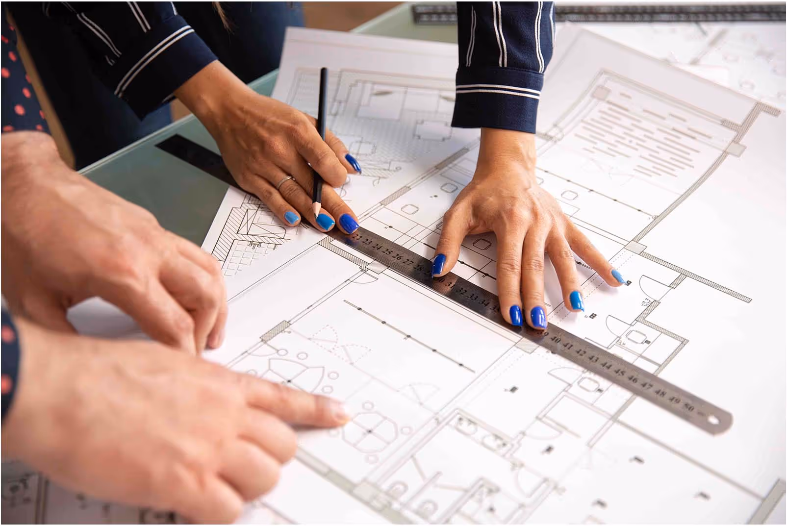 Client and contractor meeting to design construction plans