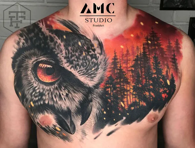 Farbiges Brust-Tattoo vom AMC Tattoo Studio Frankfurt Künstler Sasha