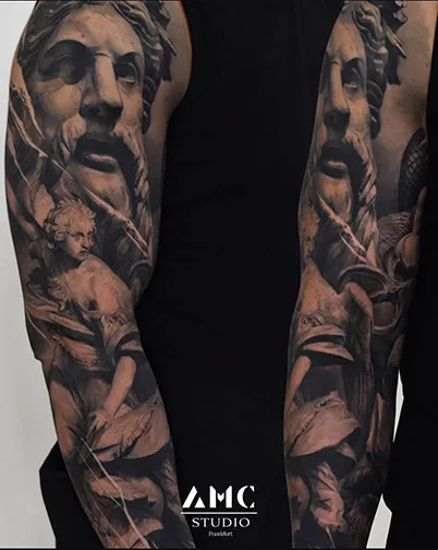 Schwarz-Weiß Arm-Tattoo von AMC Tattoo Studio Frankfurt