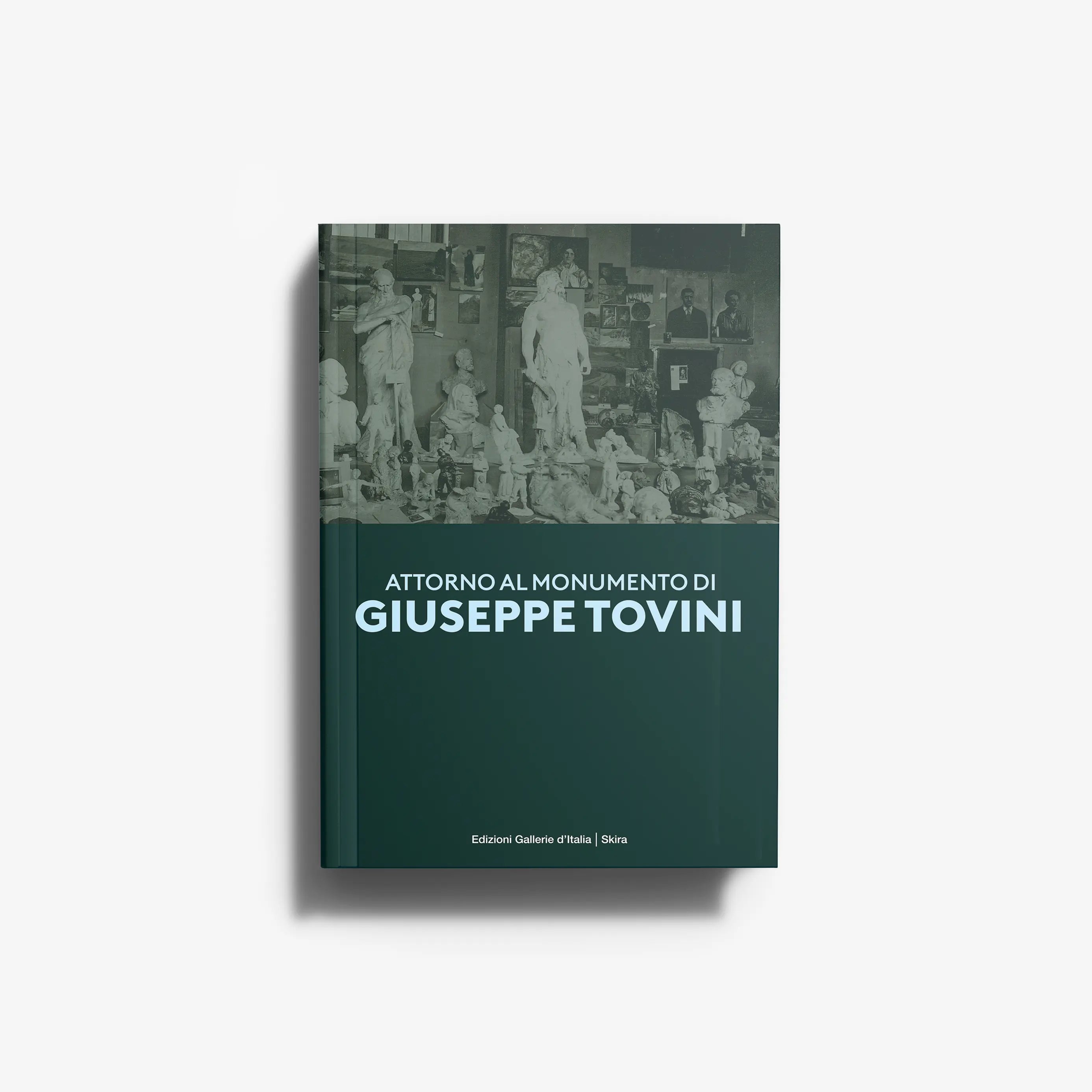 Attorno al monumento di Giuseppe Tovini