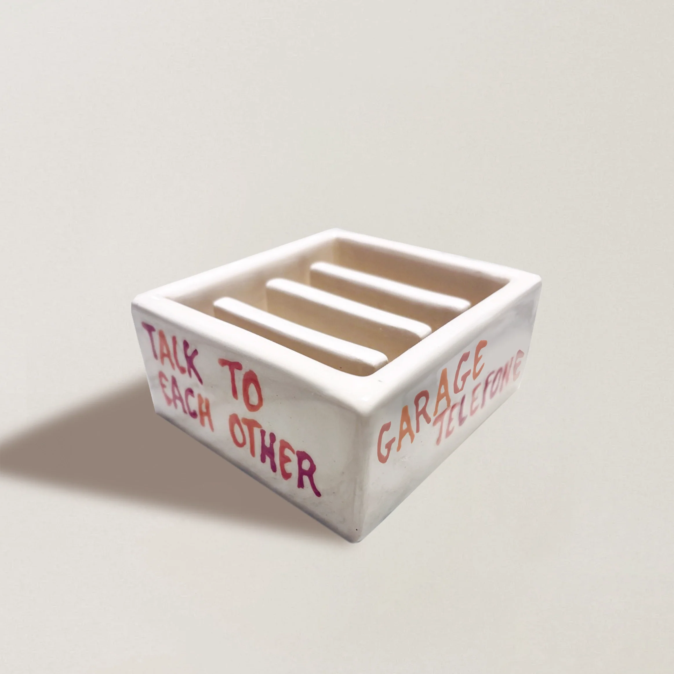 Handmade ceramic phone stand « TALK TO EACH OTHER »