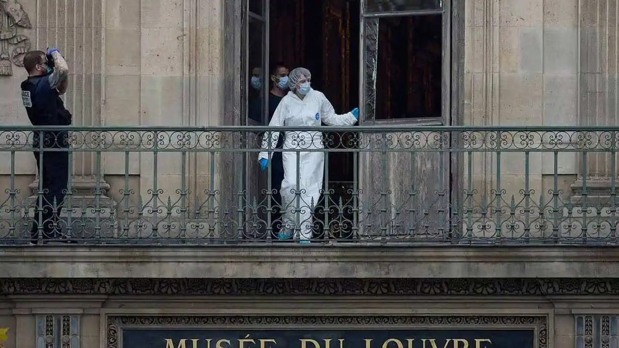 https://cdn.prod.website-files.com/6655a56fefa3320e504d78d2/68f992406788375cf9d213e3_Louvre_1.webp}