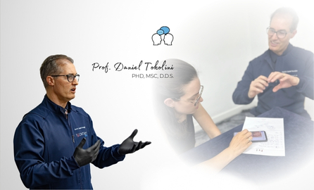 Токолини на бял фон със синя манта