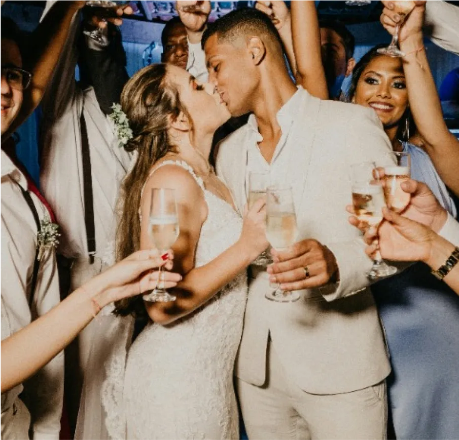 Kissing couple at the wedding