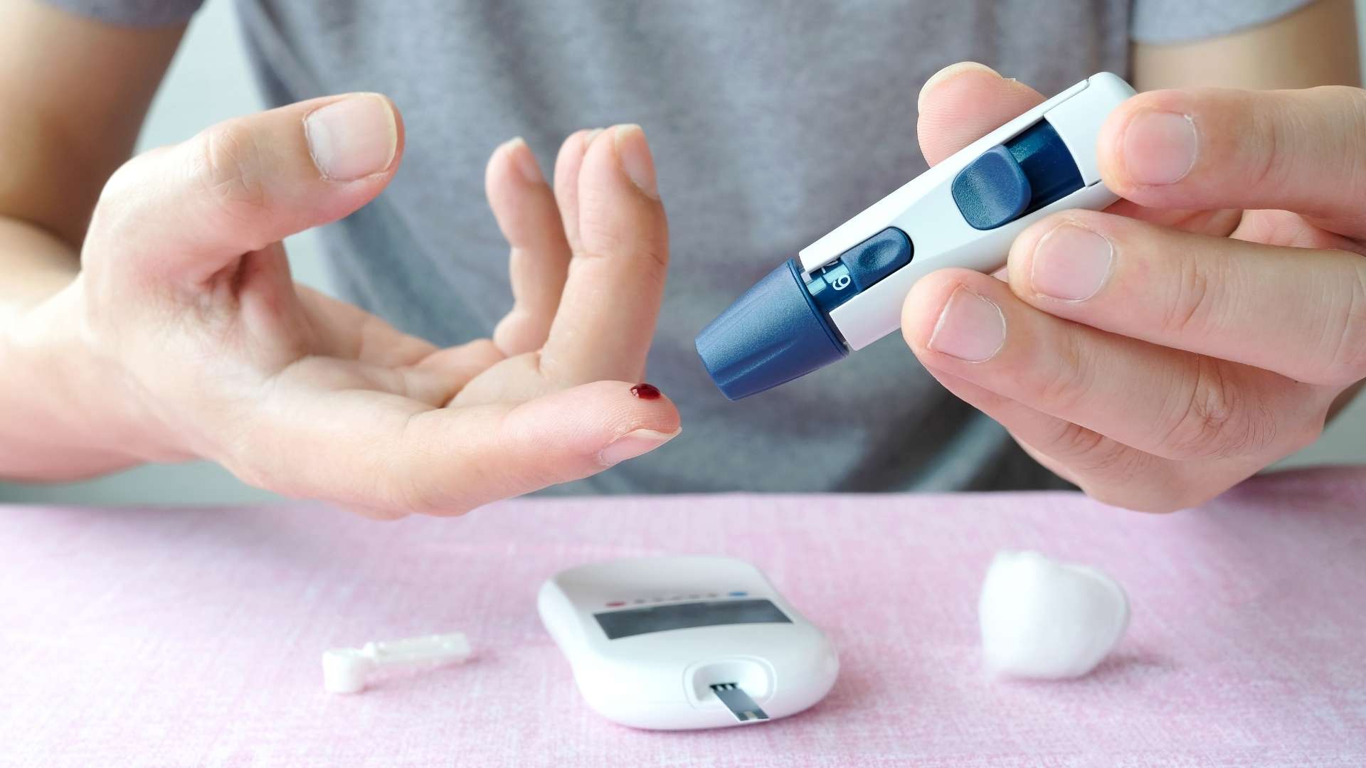 A person measure their blood glucose level