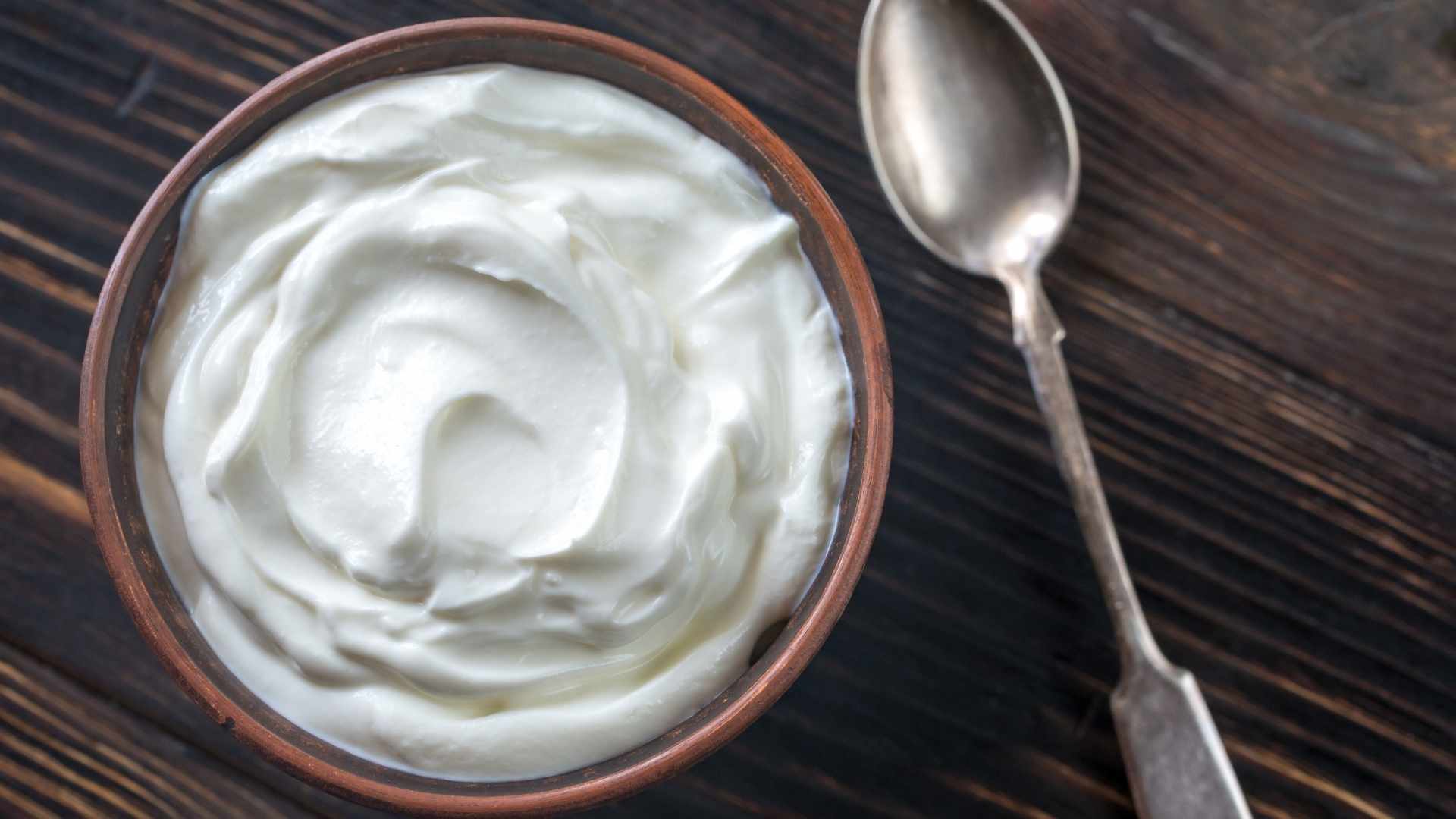 A bowl of thick yoghurt