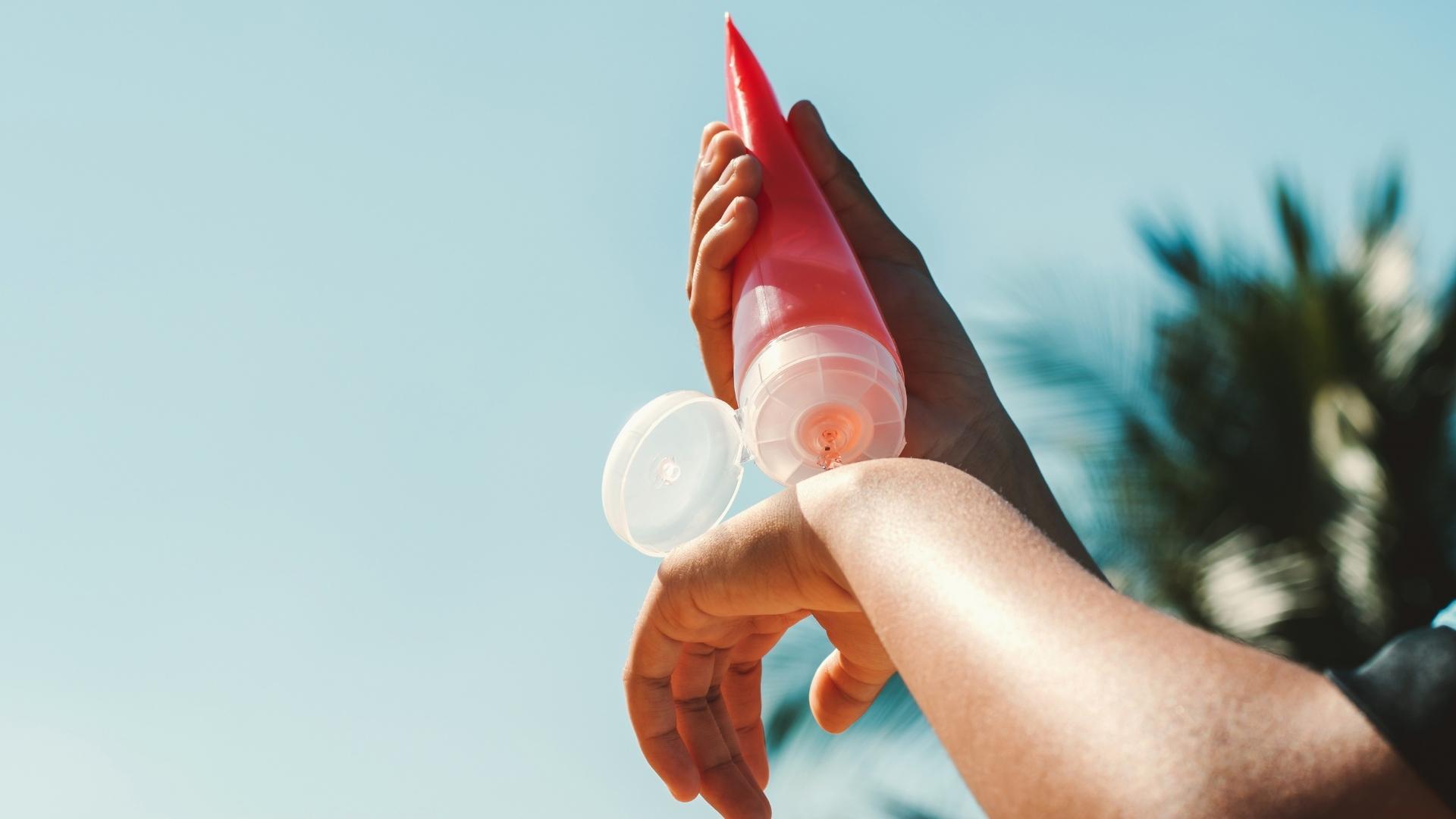 A person applies suncrea