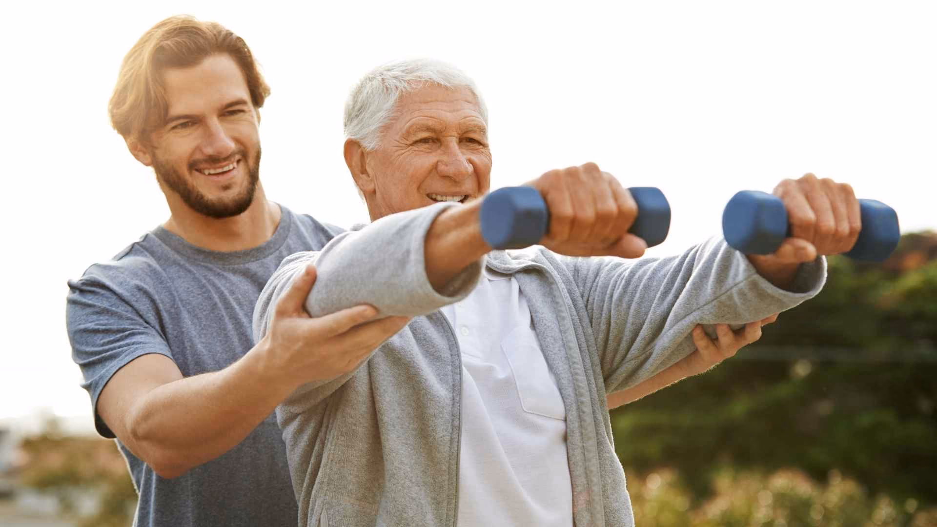 An elderly main does strength and conditioning training
