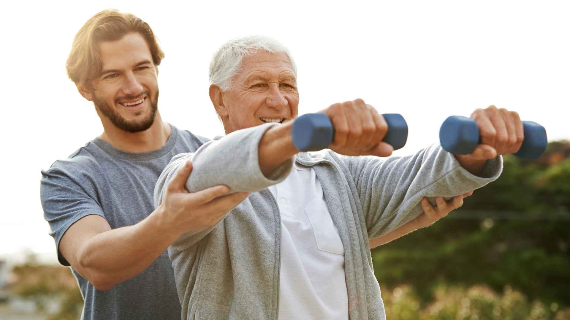 An elderly main does strength and conditioning training