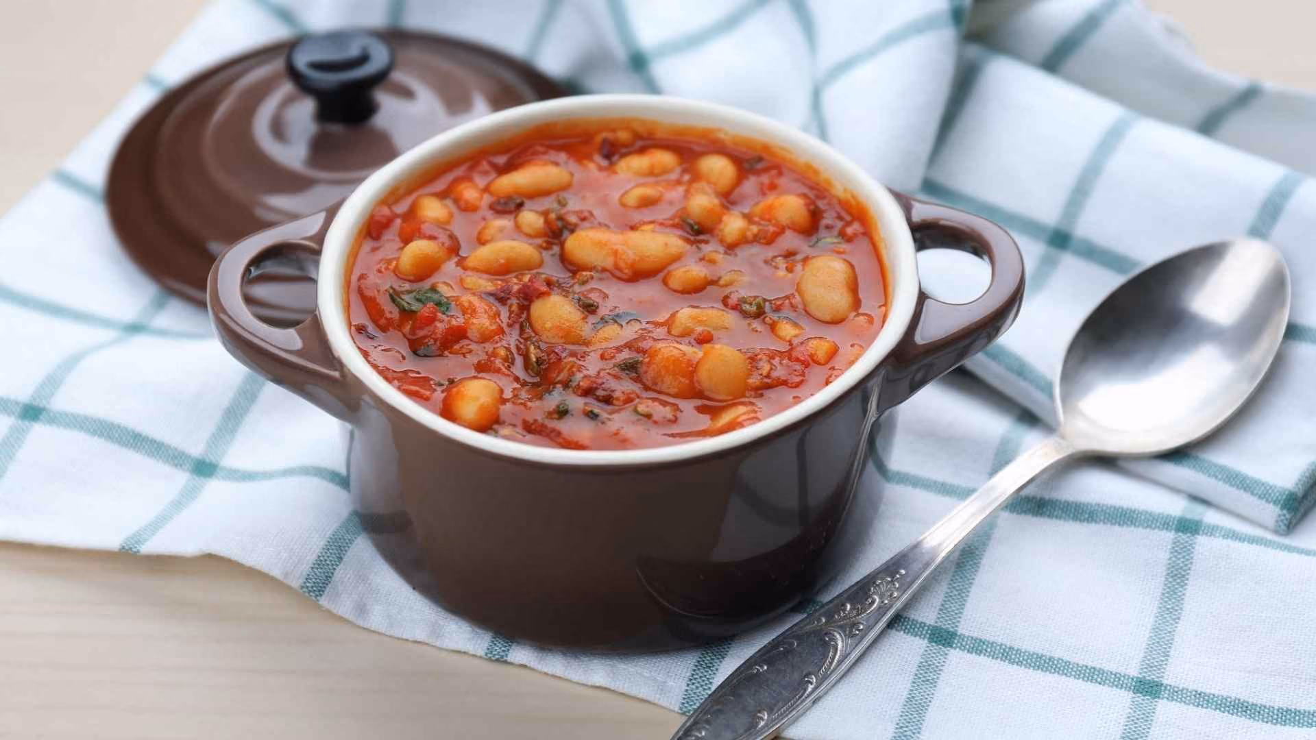 A pot of bean stew
