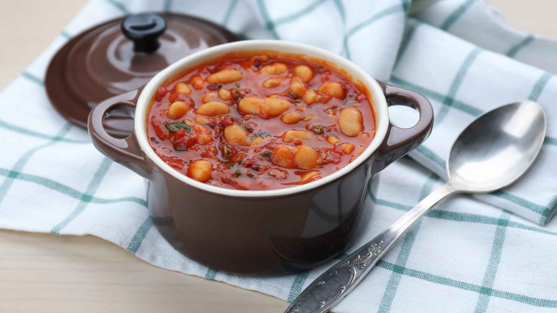 A pot of bean stew