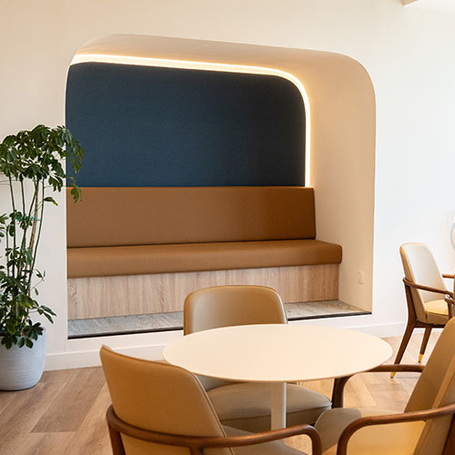 Relaxed lounge corner with modern seating inside Cloud Spaces Roshn Front Riyadh