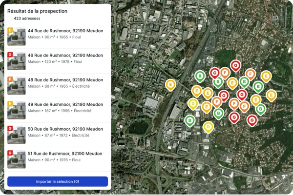 Carte satellite montrant des emplacements colorés de maisons à Meudon avec une liste sur la gauche indiquant les adresses, surfaces, années de construction, et types d'énergie utilisés.