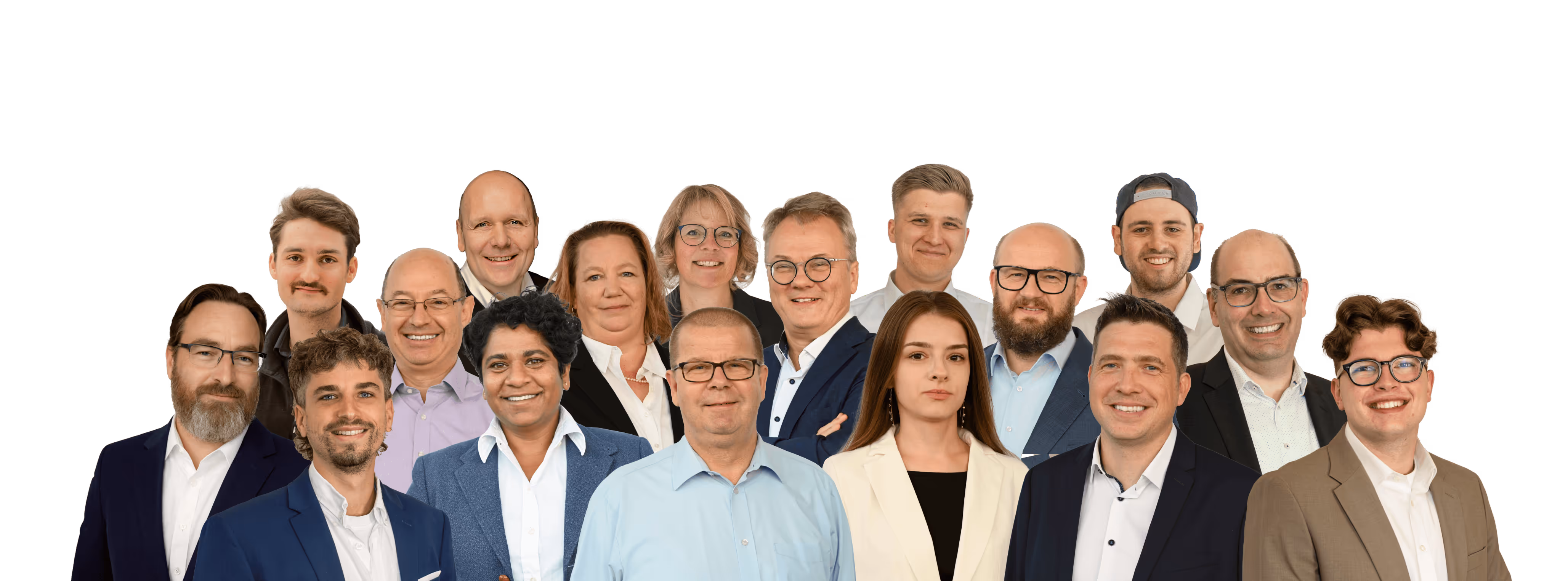 Gruppenfoto von dreizehn Männern und vier Frauen, die professionell gekleidet in zwei Reihen lächeln.