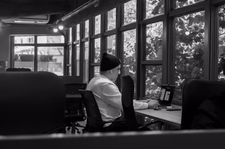 4 Reasons to Choose an Agency for Your B2B SaaS Development