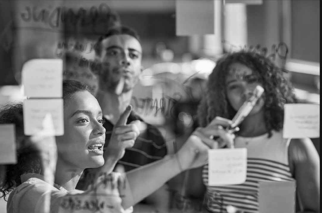 B2B SaaS team collaborating on digital branding strategy to align product, design, and market positioning.