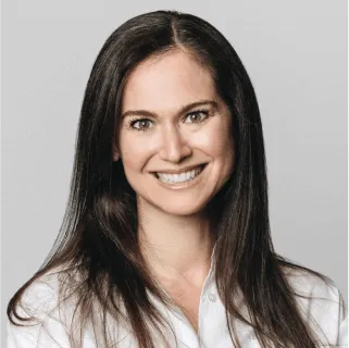 Headshot of Lindsay Jurist-Rosner, CEO and Co-Founder of Wellthy, looking at the camera and smiling.