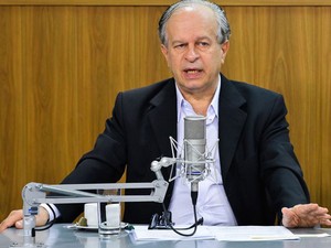 Renato Janine Ribeiro, ministro da Educação, durante o programa 'Bom Dia Ministro' (Foto: Antonio Cruz/Agência Brasil)