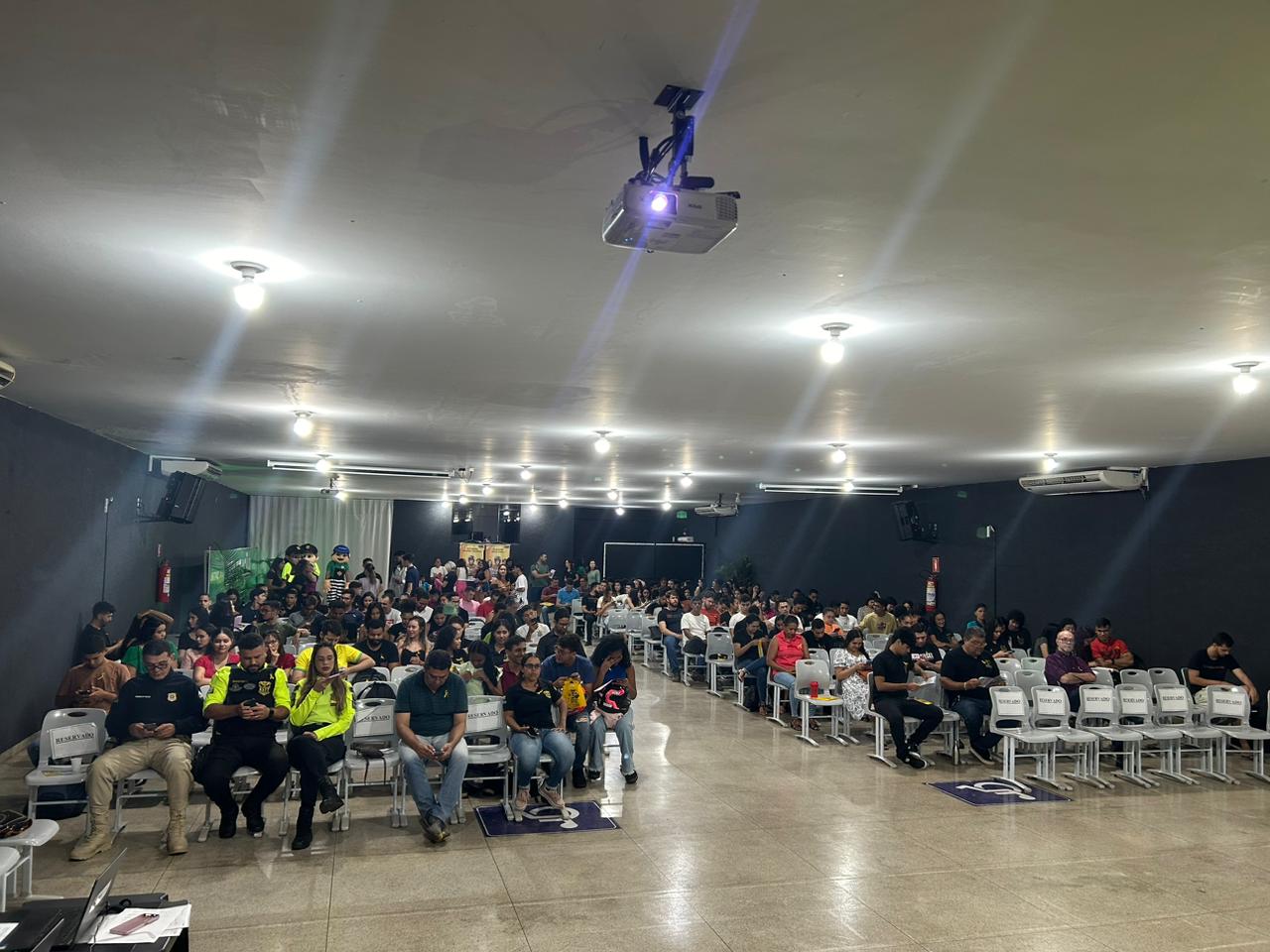 Segurança no Trânsito: Um diálogo essencial na comunidade acadêmica durante o Maio Amarelo 2024