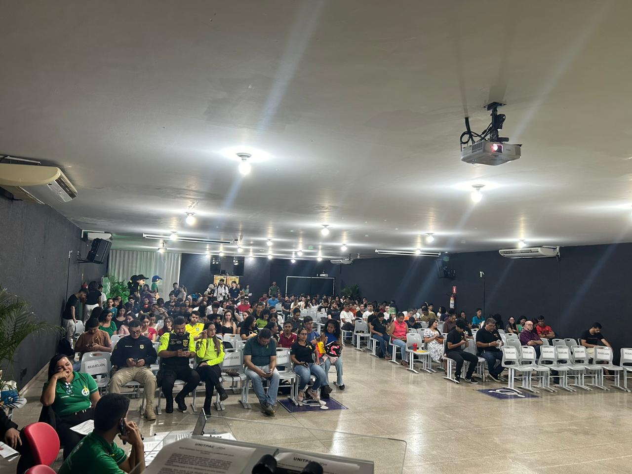 Segurança no Trânsito: Um diálogo essencial na comunidade acadêmica durante o Maio Amarelo 2024