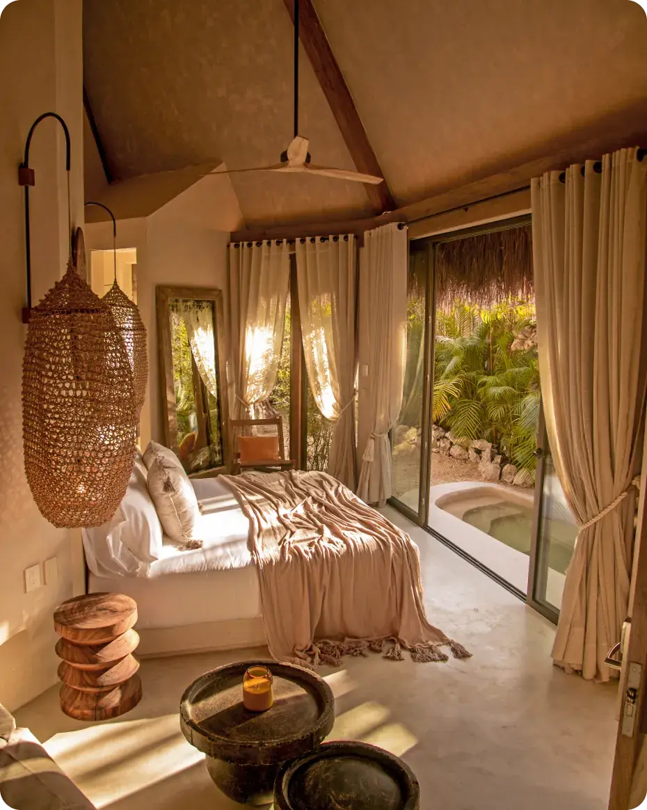 habitacion-cama-ventana-corredisa-lamparas-colgantes