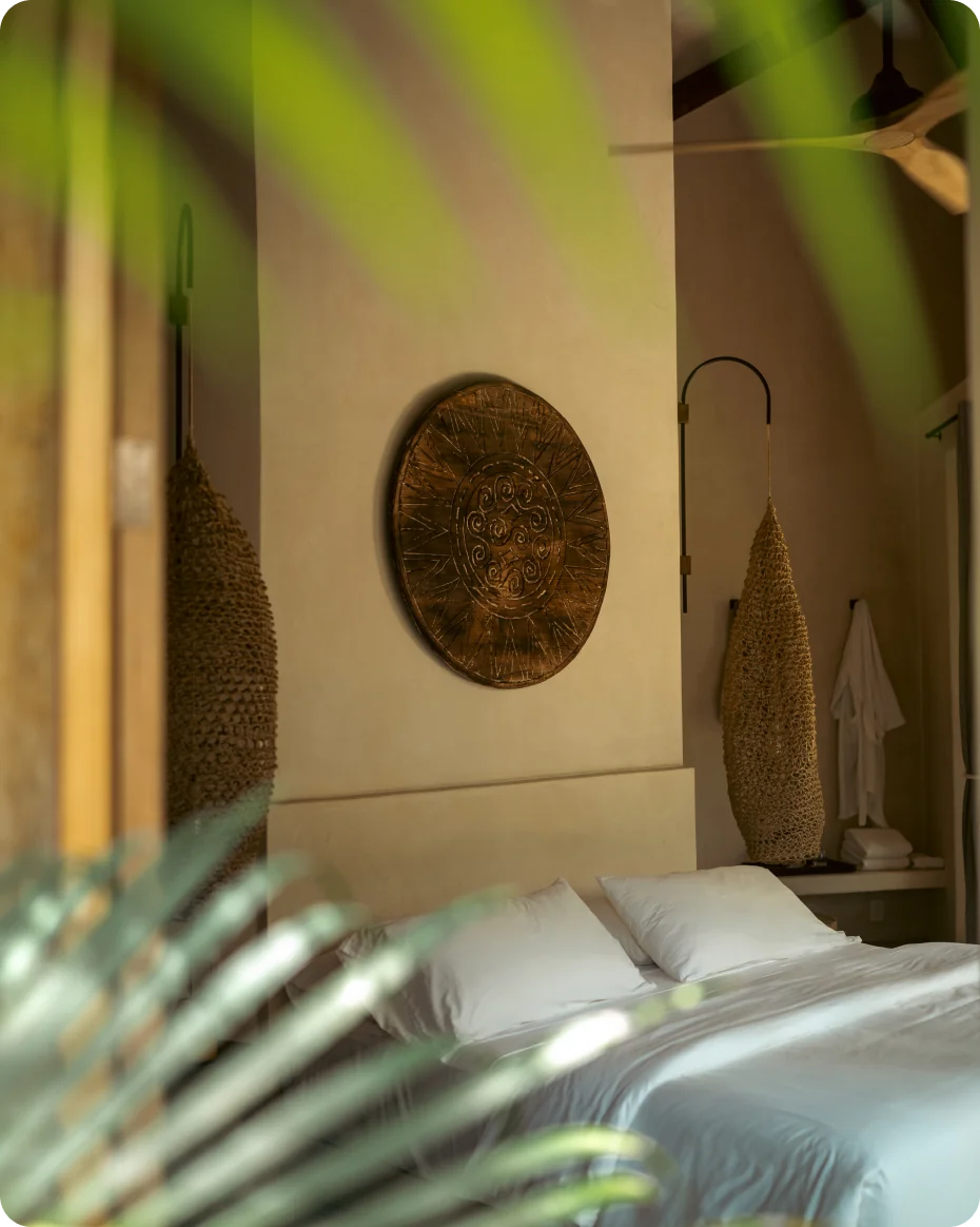 decoración-en-la-pared-de-habitacion-de-hotel-muare