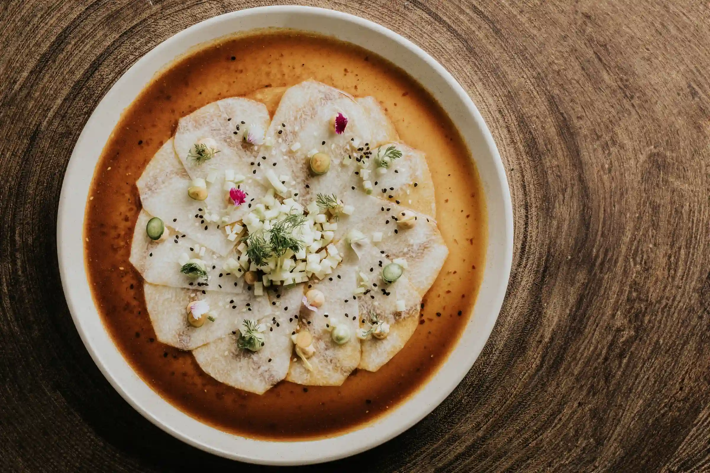 platillo-con-salsa-de-restaurante-gaudea