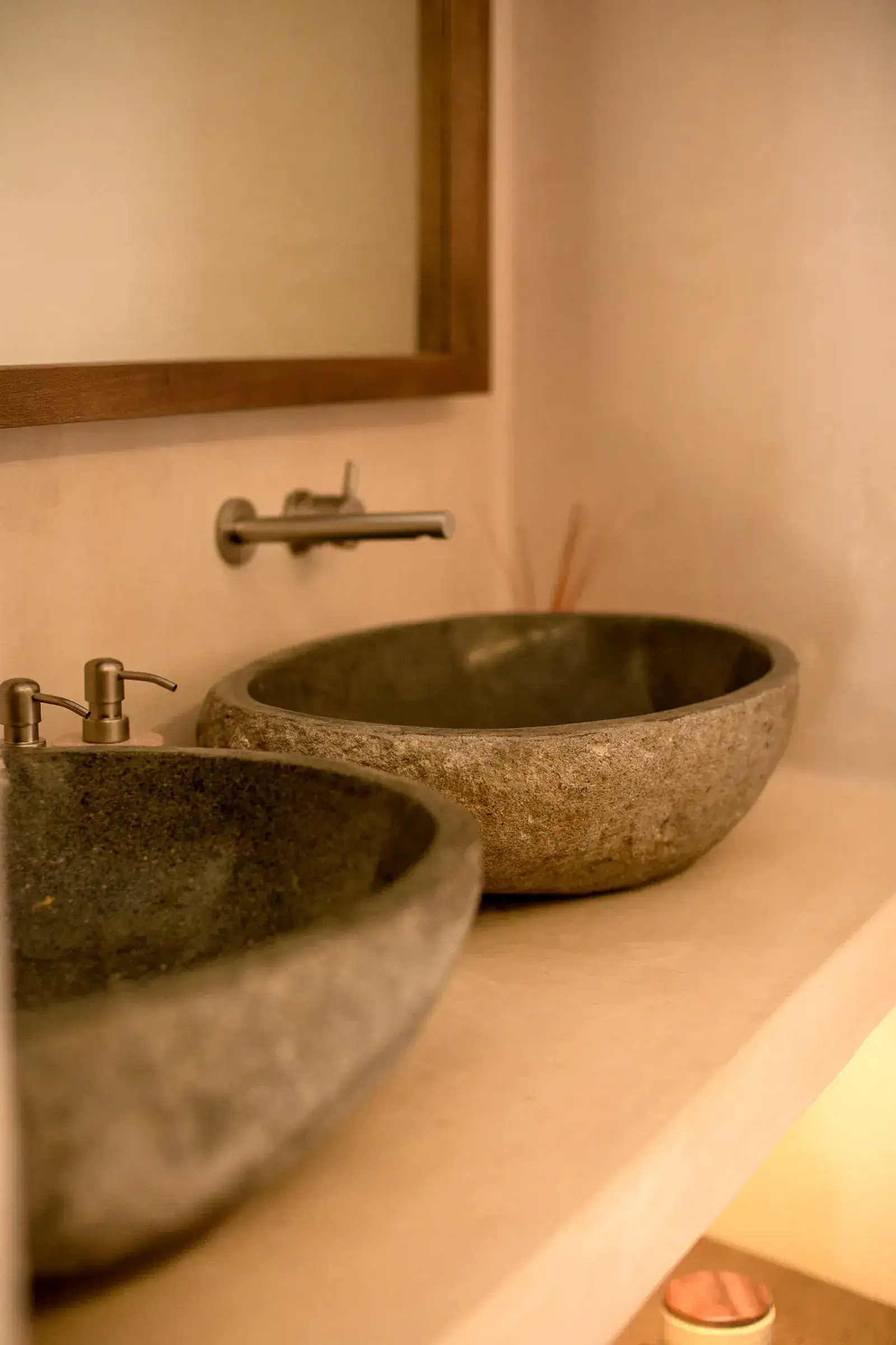 baño-lavabo-ovalin-colgante-espejo