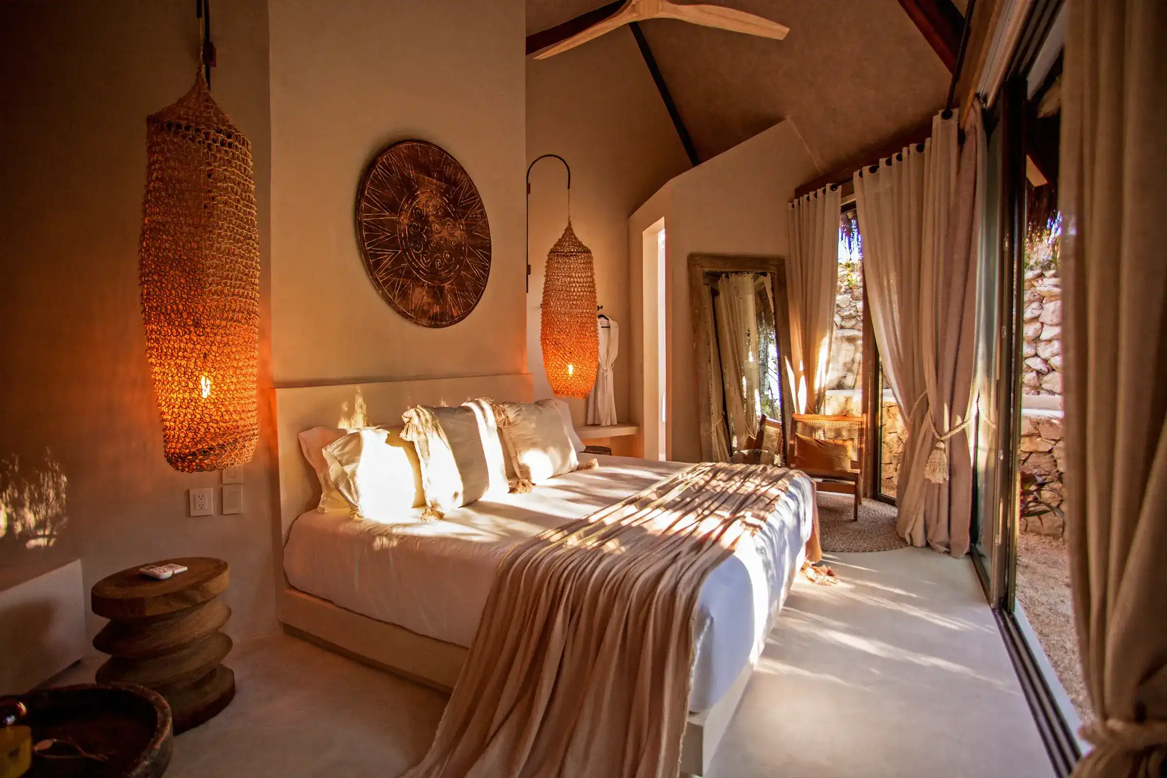 habitacion-luz-calida-cama-queen-size