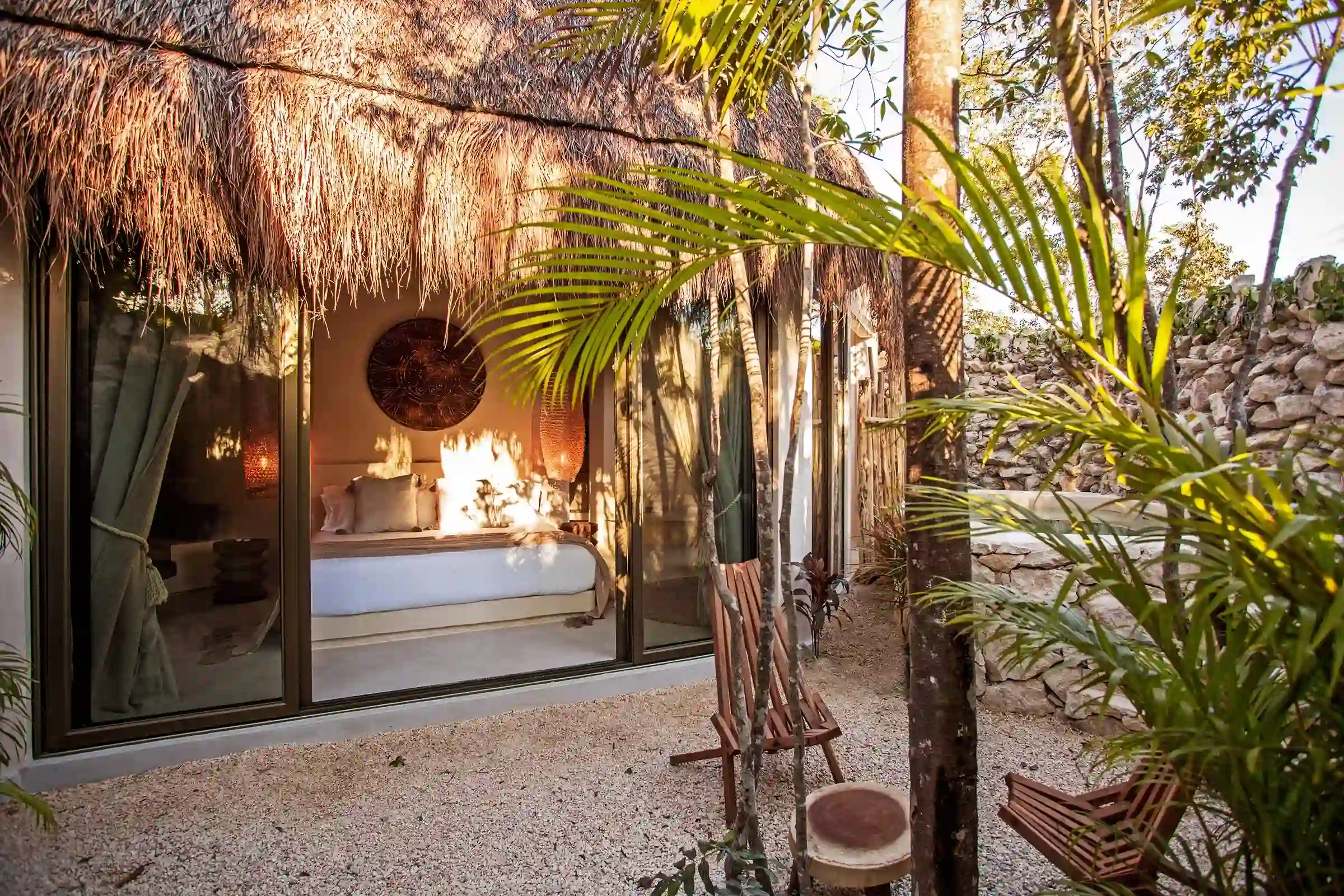 vista-terraza-plantas-habitacion-cama