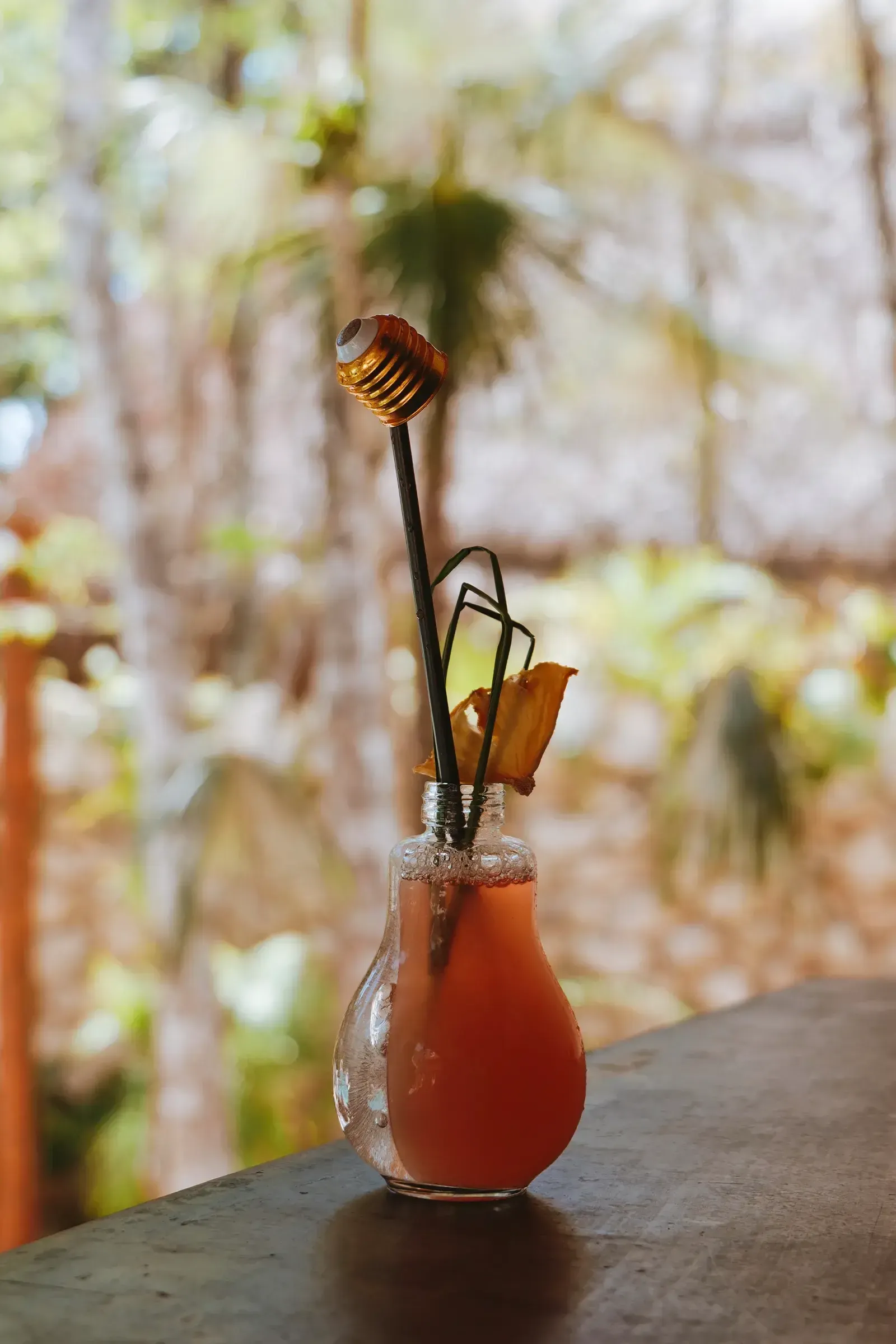 bebida-coctel-vaso-cristal-foco