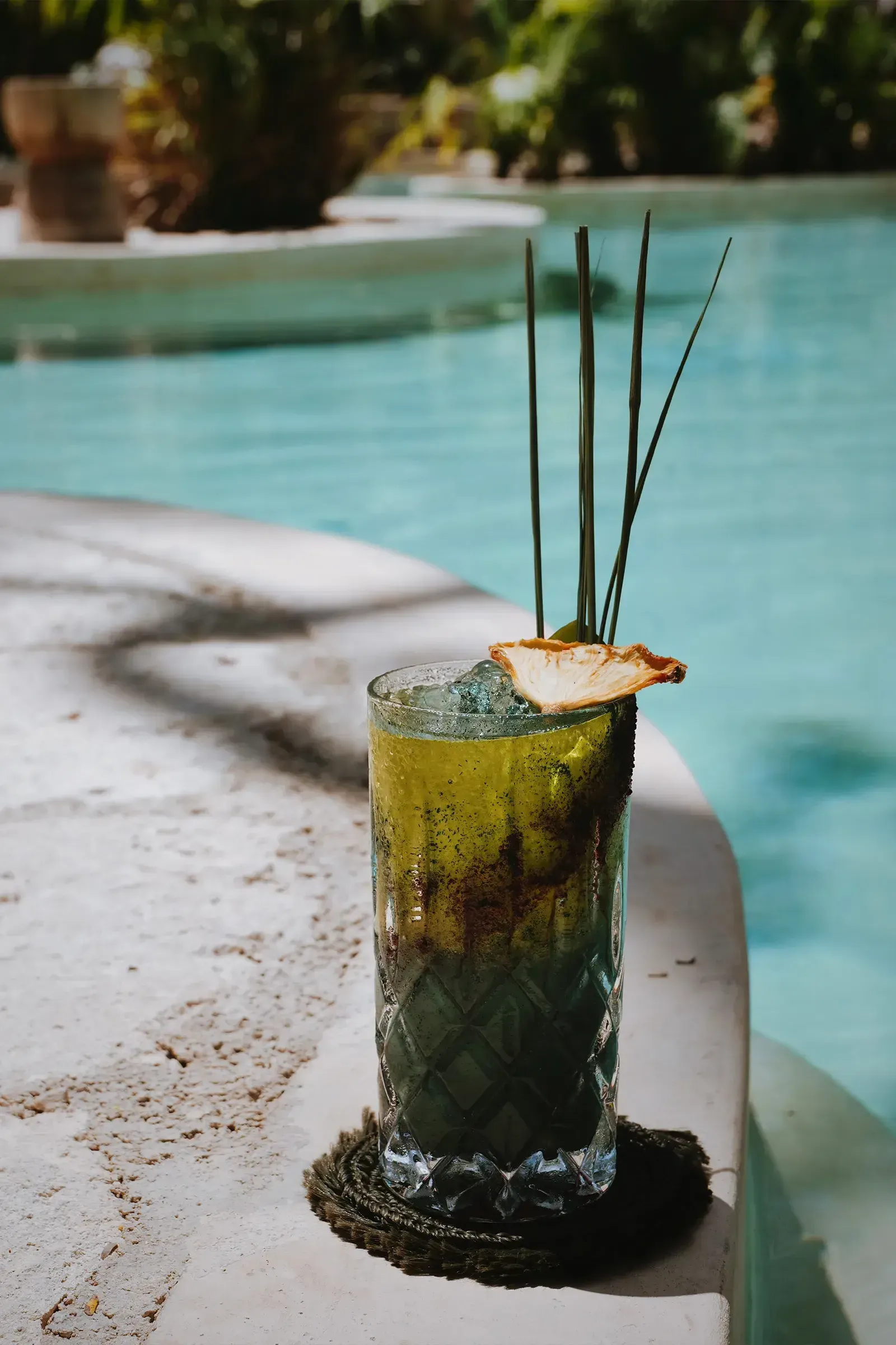 bebida-alberca-vaso-alto-cristal