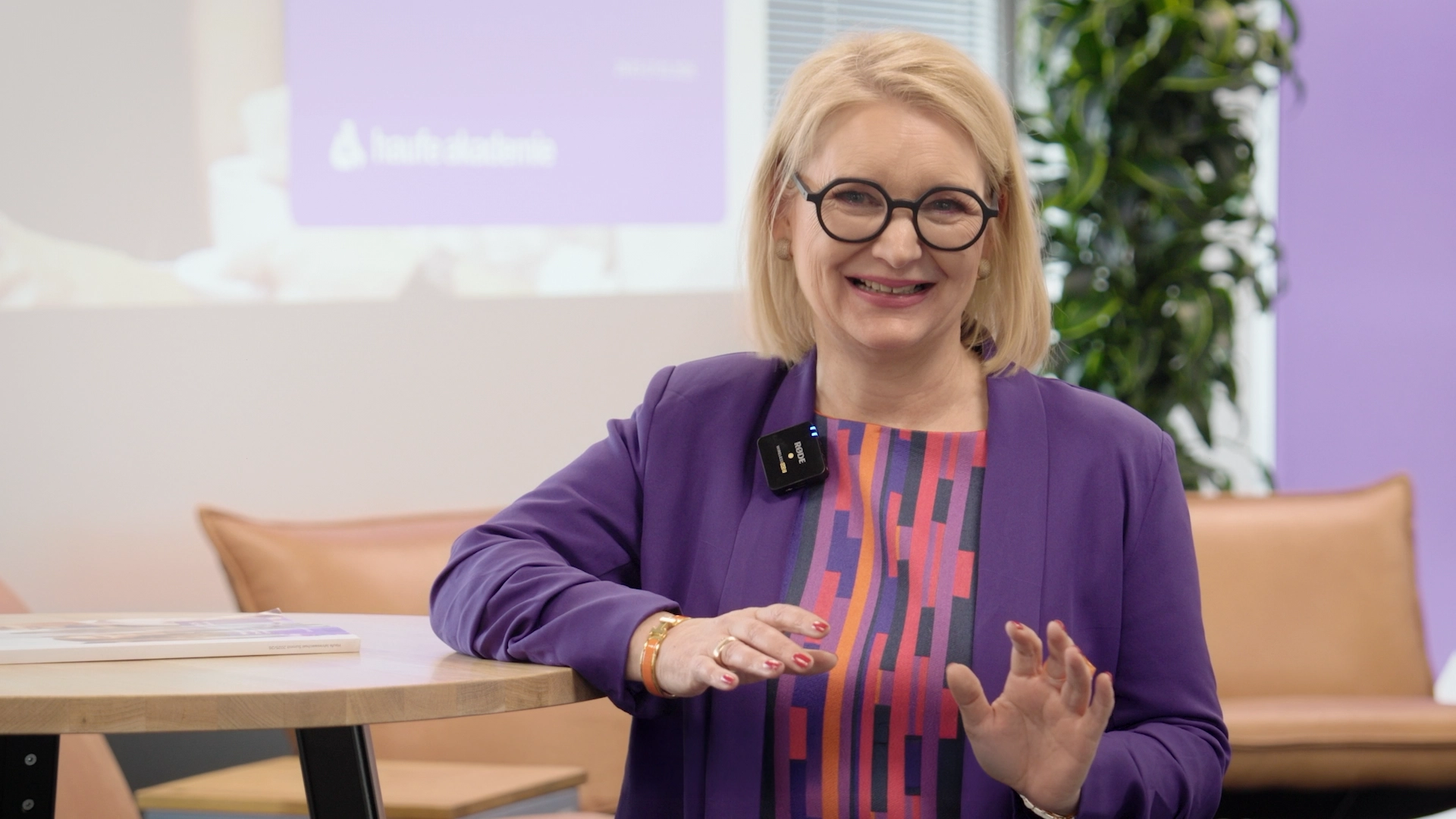 Video preview image. It shows Anouk Ellen Susan.