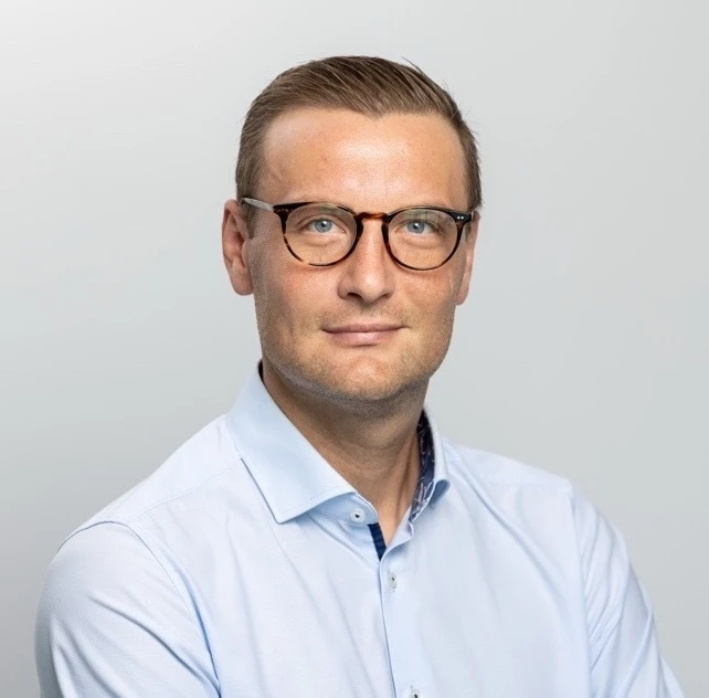 [Áléx~áñdé~r Kíñ~dér]