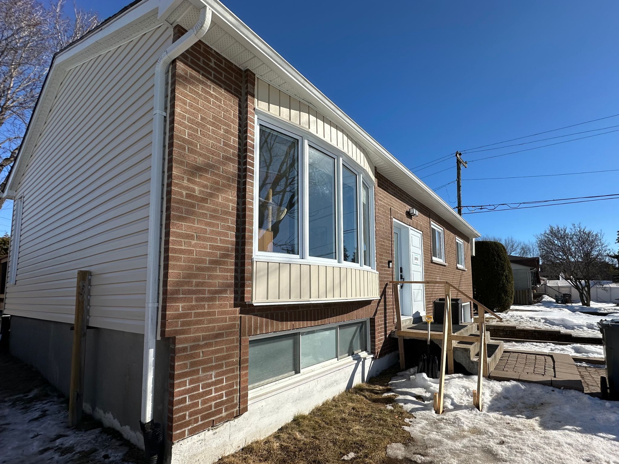 Façade de brique sur un bungalow