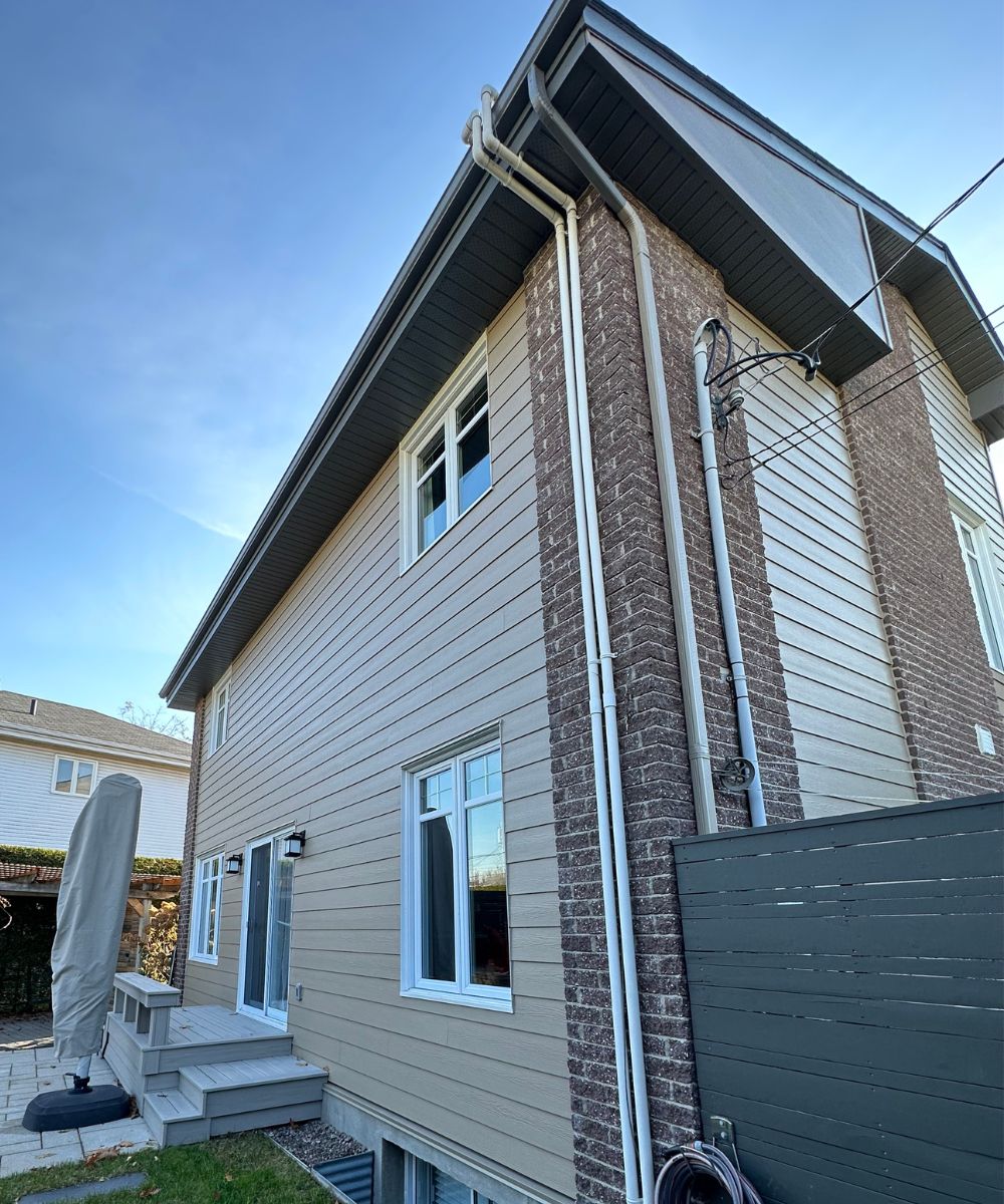 revêtement fibrociment James Hardie sur une maisonà Boucherville