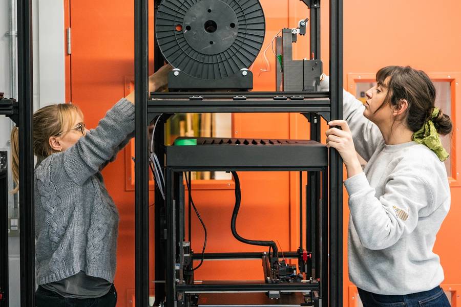 Batch.Works using the innovative 3D Printers in the Plus X Innovation Workshop in Brighton.