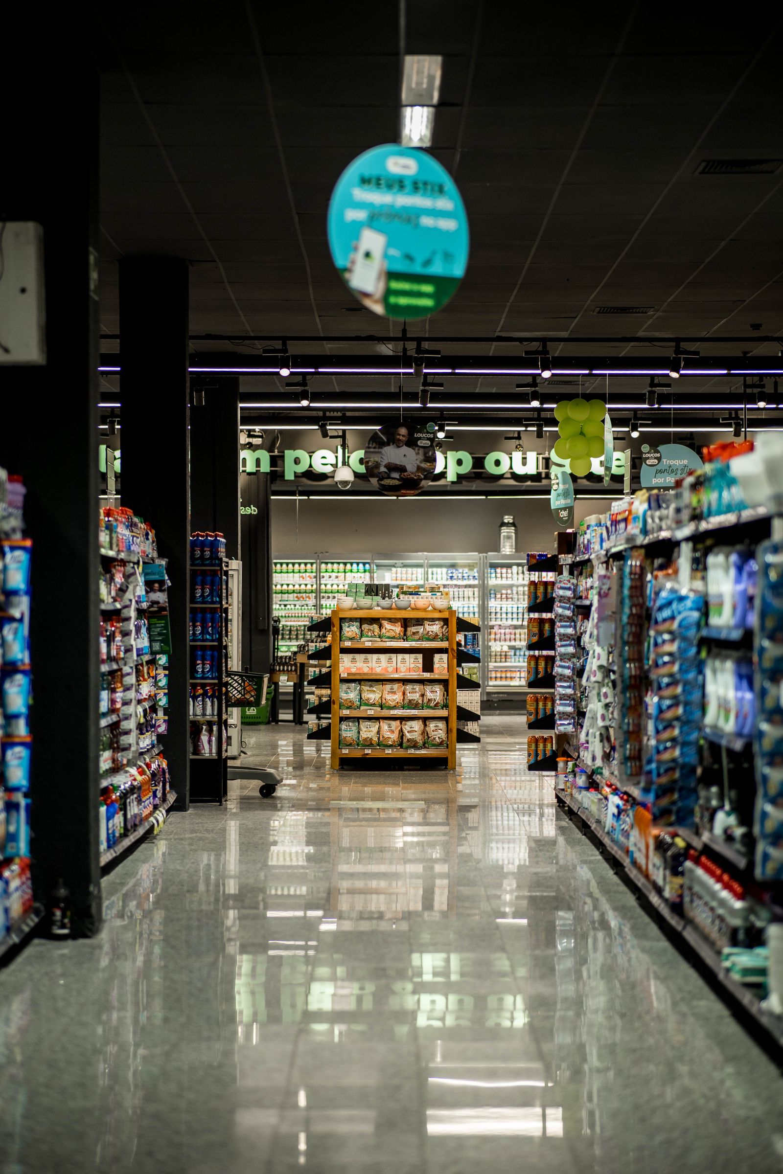 Glossy supermarket aisle floor of the kind at issue in slip and fall claims