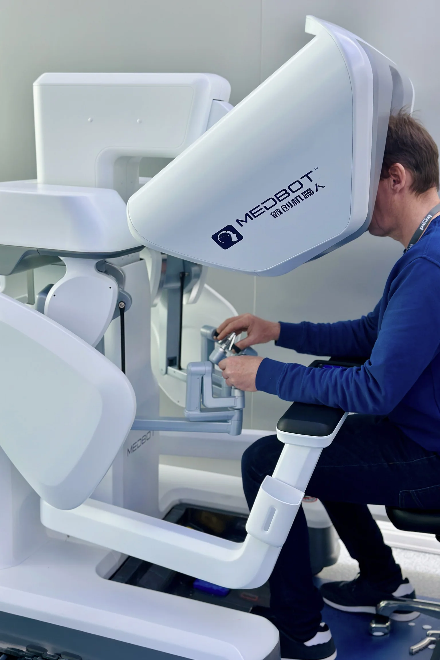 Medical product design for MicroPort Toumai robotic surgery platform by Speck Design in a clinical environment