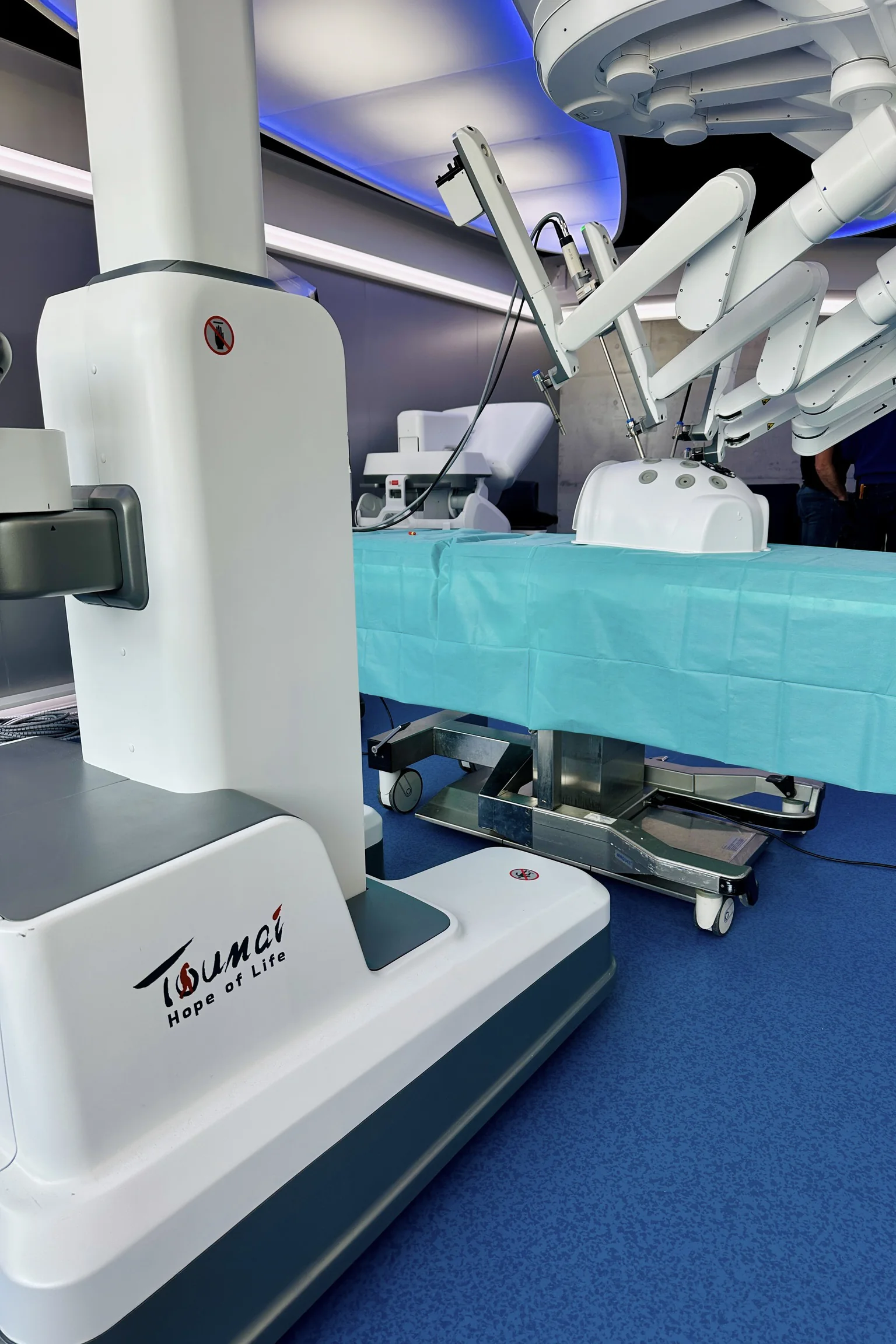 Surgical robotics system industrial design by Speck Design featuring MicroPort Toumai patient cart and operating room integration